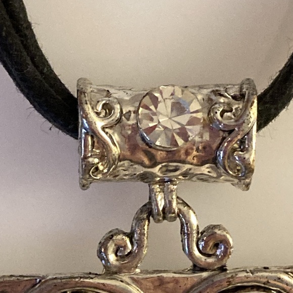 NWOT - Black Triple Strand Shiny Silvertone Hanging Square Pendant Necklace - Picture 7 of 9